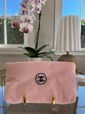 CHANEL Le Lift Pink Cosmetic Pouch
